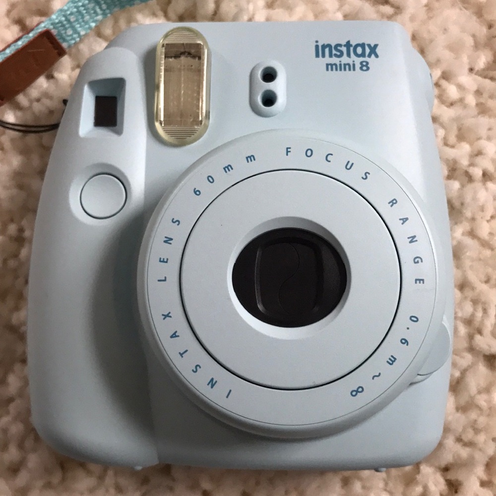 Instax mini 8 Polaroid camera - Picture 2 of 3